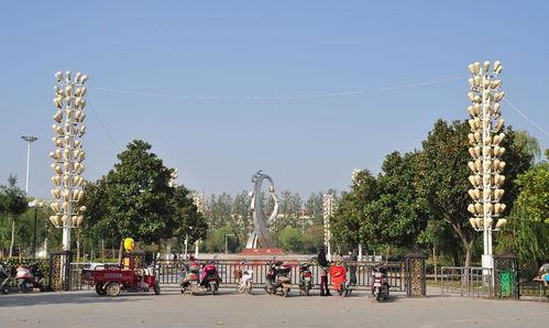 舆兴广场吃瓜事件始末