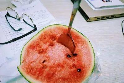 台州保长吃瓜事件真相,真相揭秘，一场误会引发的舆论风波